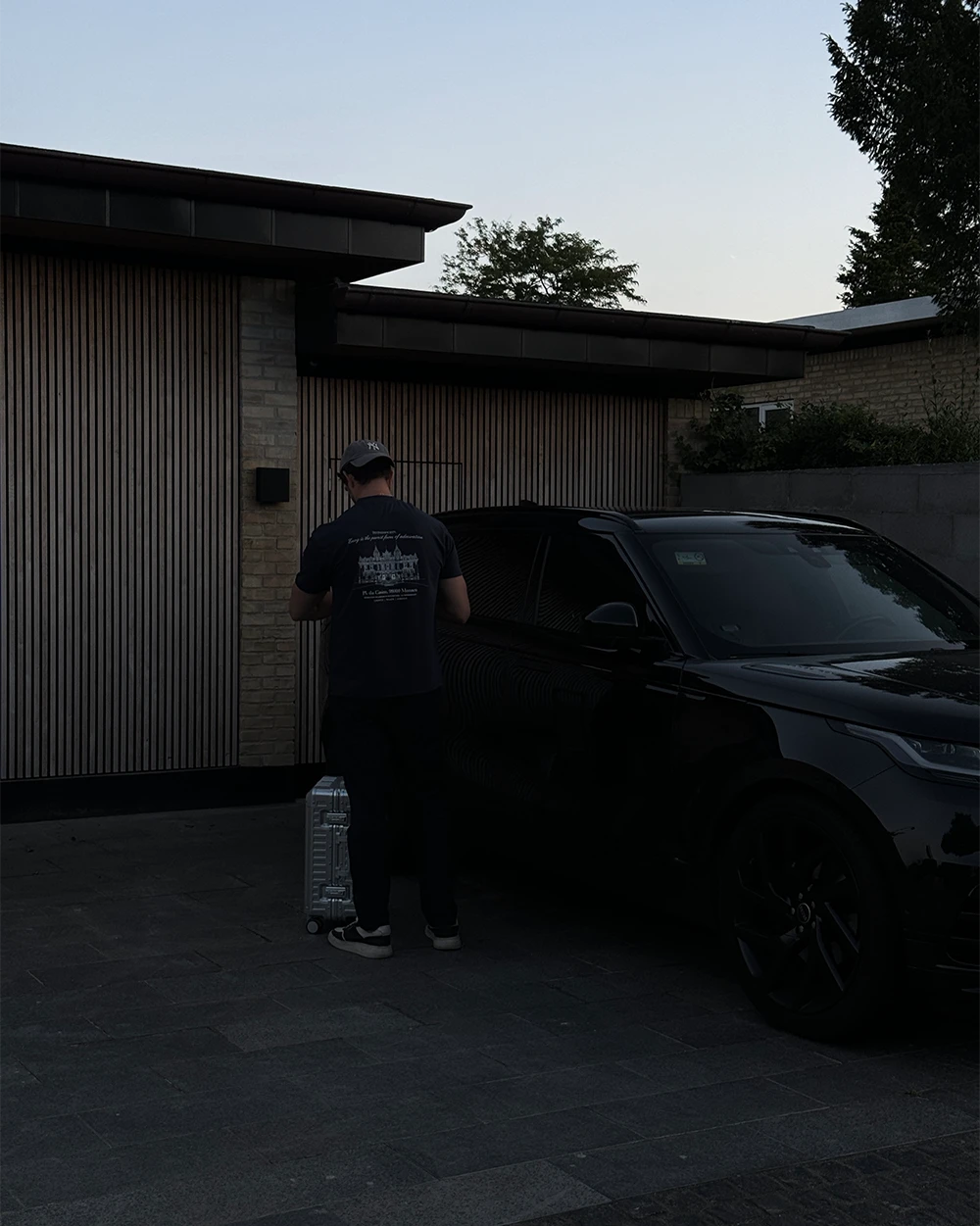 MONACO AWAITS T-SHIRT